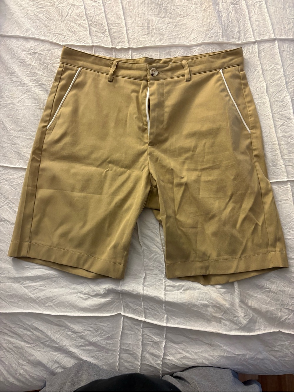 Manfinity Men’s Beige Solid Khaki Chino Shorts Size Medium